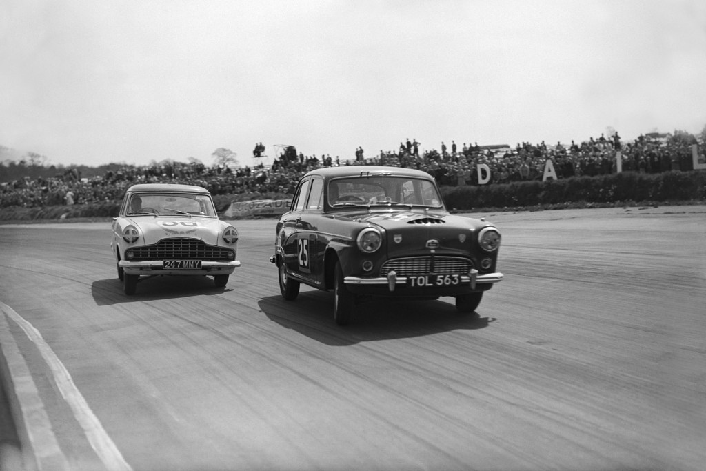 Silverstone, England. 3rd May 1958. Jack Sears (Austin Westminster), action. World Copyright: LAT Photographic. Ref: Autocar Glass Plate C51510.