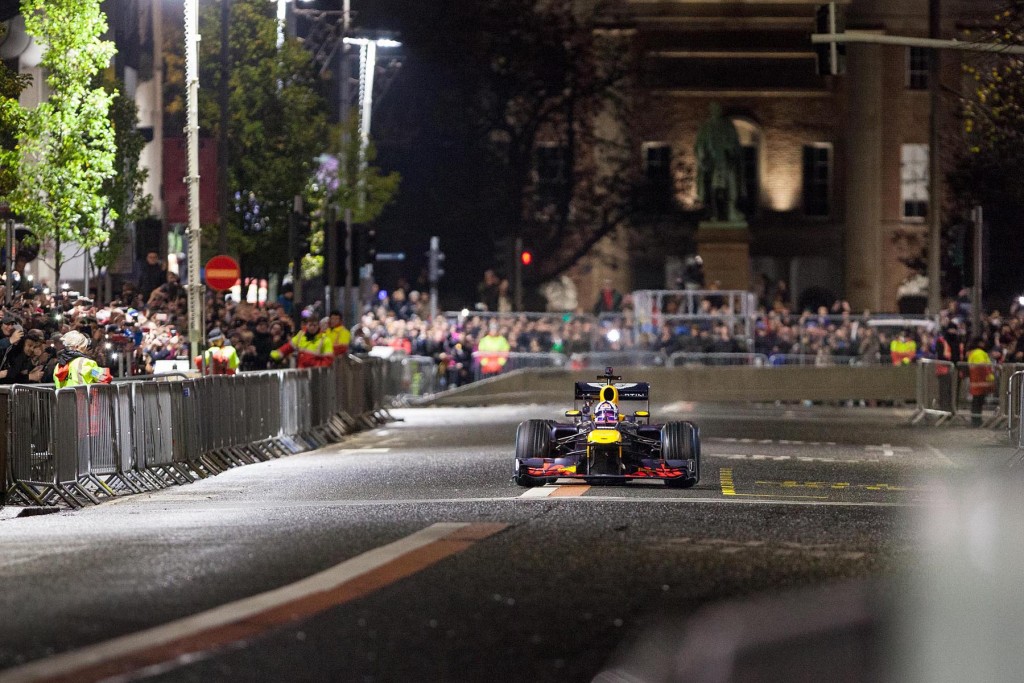 Scotland's David Coulthard, a former Formula One driving star, ripped up the streets of Belfast City Centre last night in a Red Bull Racing, 'RB8' Formula One racing car in front of thousands of spectators on a damp autumnal evening...